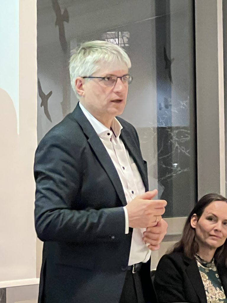 Energiewende vor Ort gestalten: Sven Giegold zu Gast beim Kreisverband Schaumburg in Stadthagen